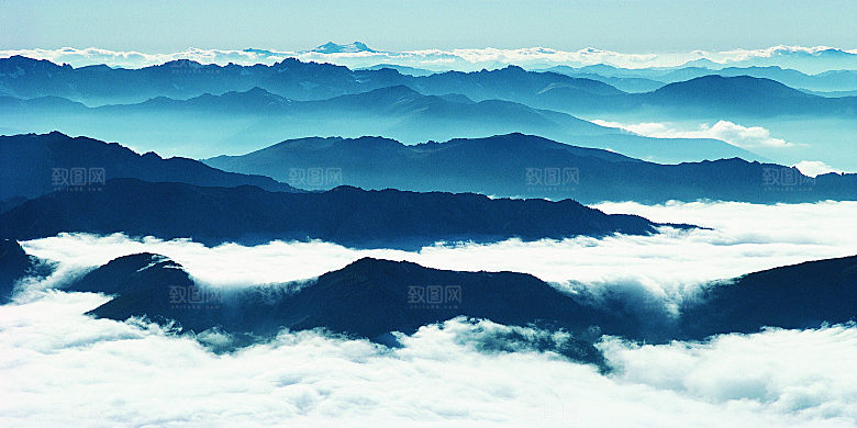 云雾大山山峰山峦云海意境图