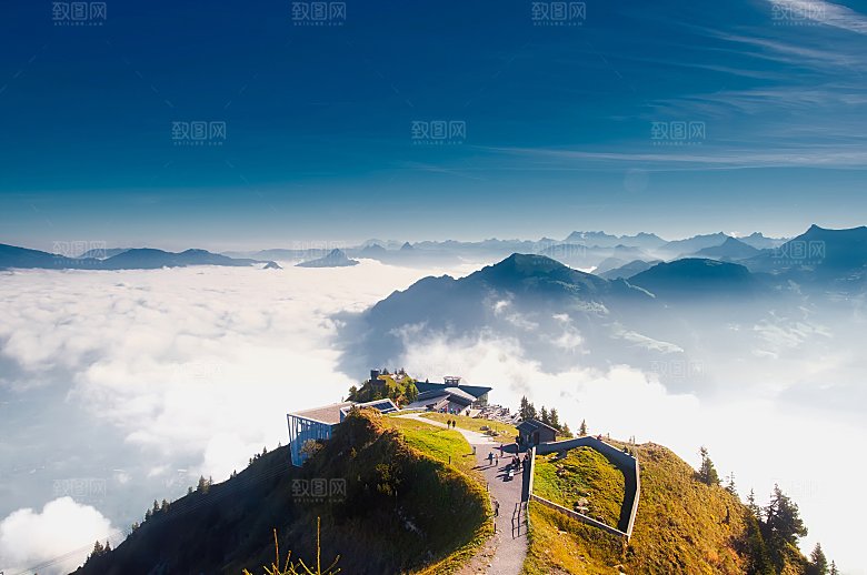 云雾大山山峰山峦云海意境图