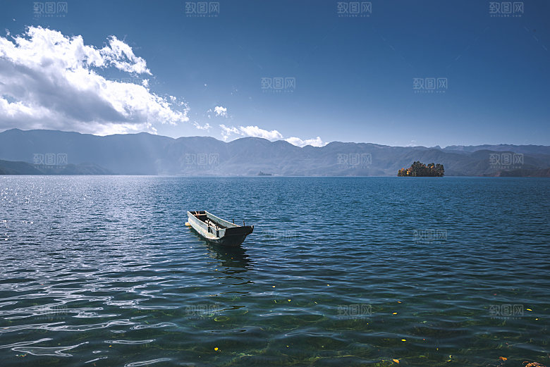 云南洱海沙滩蓝色海岸摄影