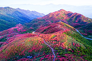 堤坝草原山峰秋季山峦摄影