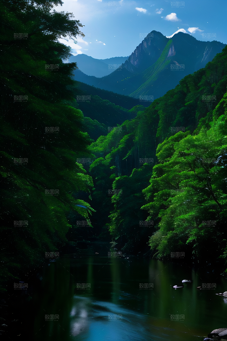 壮丽的自然景观高山深林和流水的完美融合