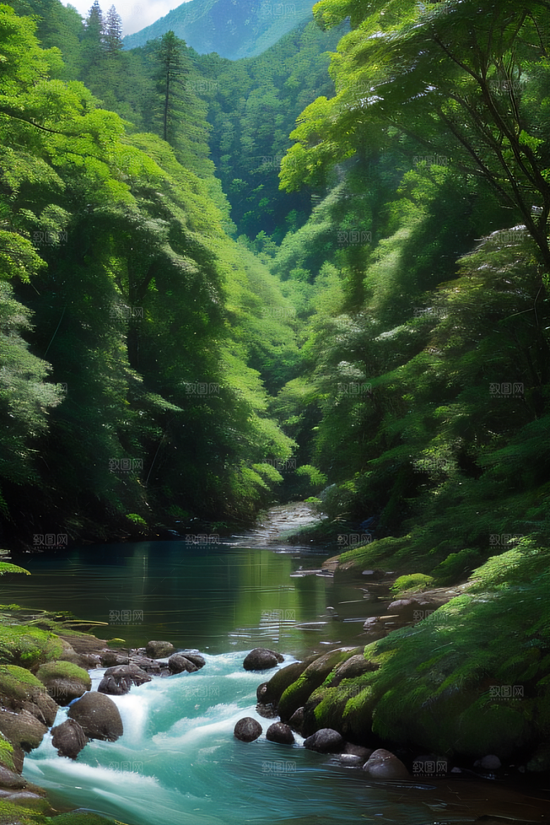 自然的细节流动的水翠绿的树叶和雄伟的山峦