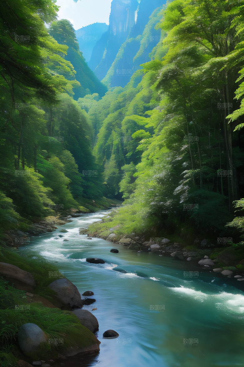 自然的细节流动的水翠绿的树叶和雄伟的山峦