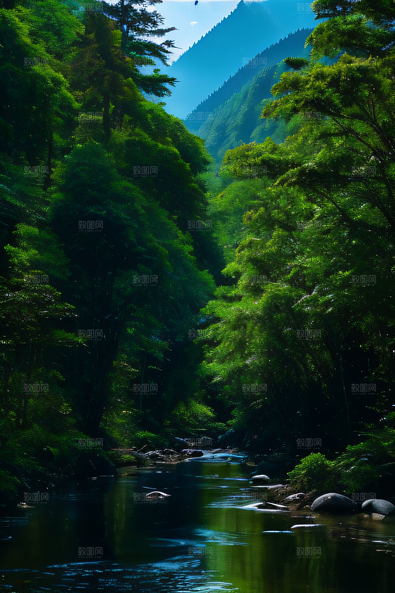 山水交融河水与山峦在一起创造出和谐的景象