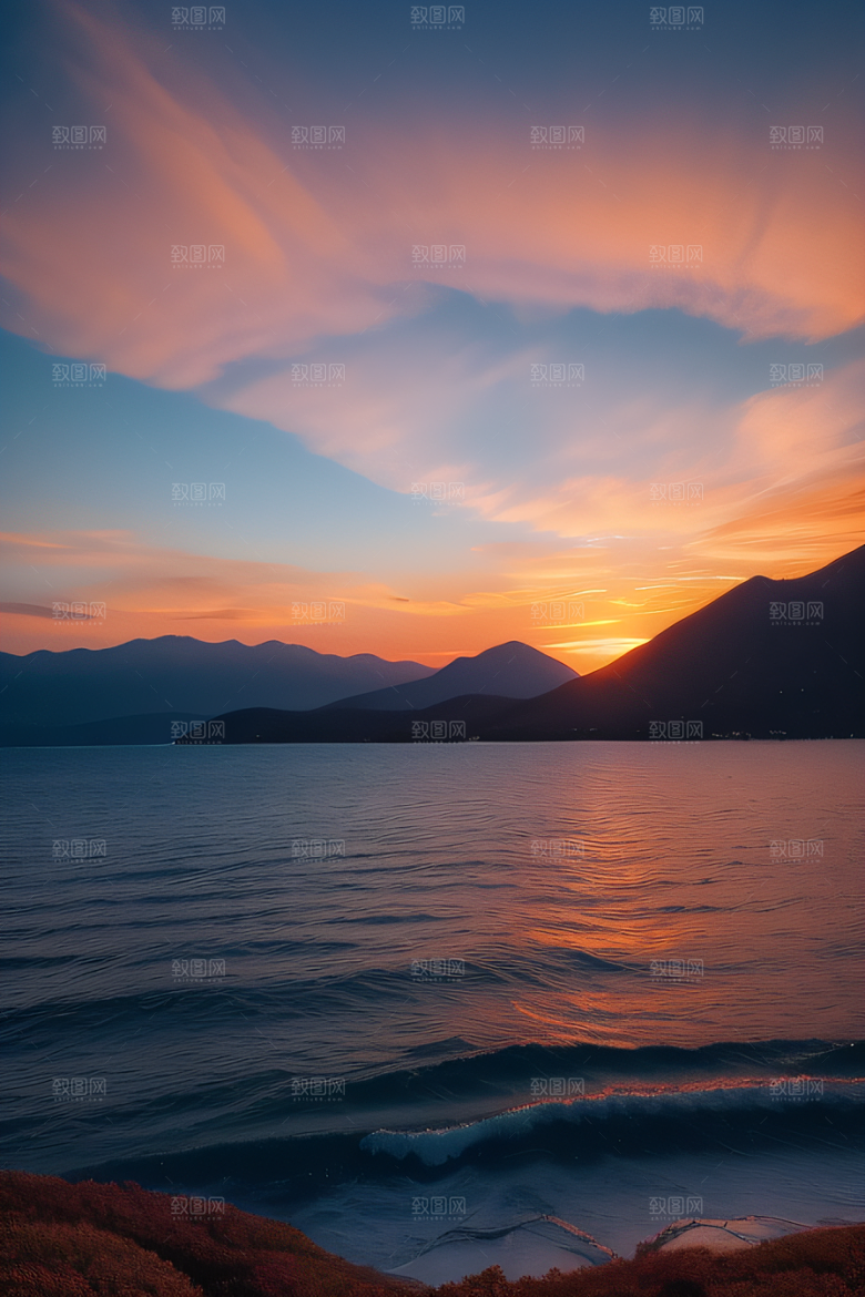 夕阳西下金色橙色和粉色的画卷