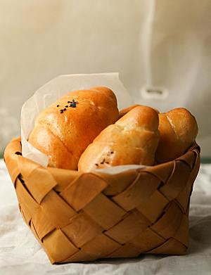 牛角包面包摄影素材
