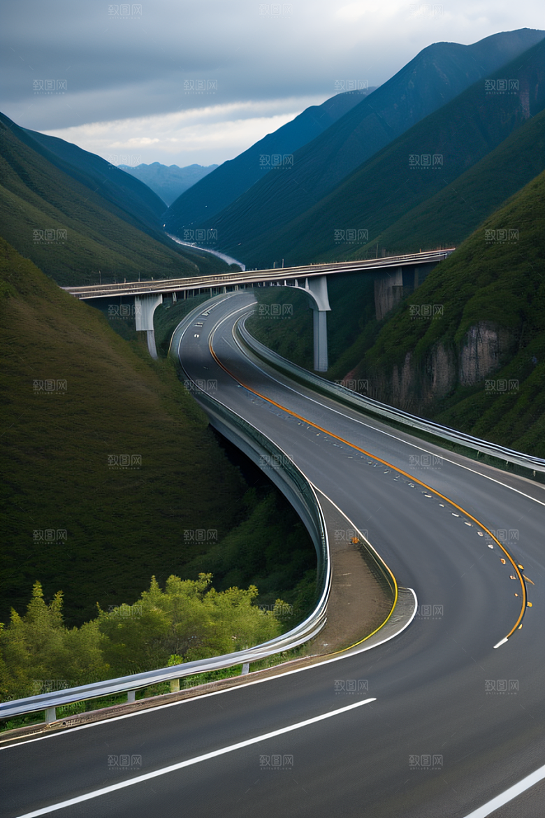 高速公路之旅山峦相伴