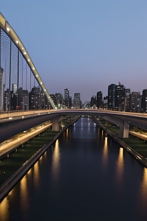现代桥梁连接城市两岸