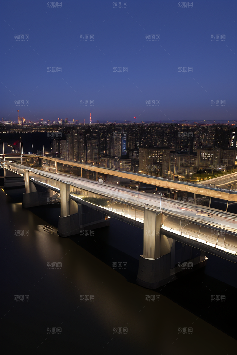 现代桥梁连接城市两岸