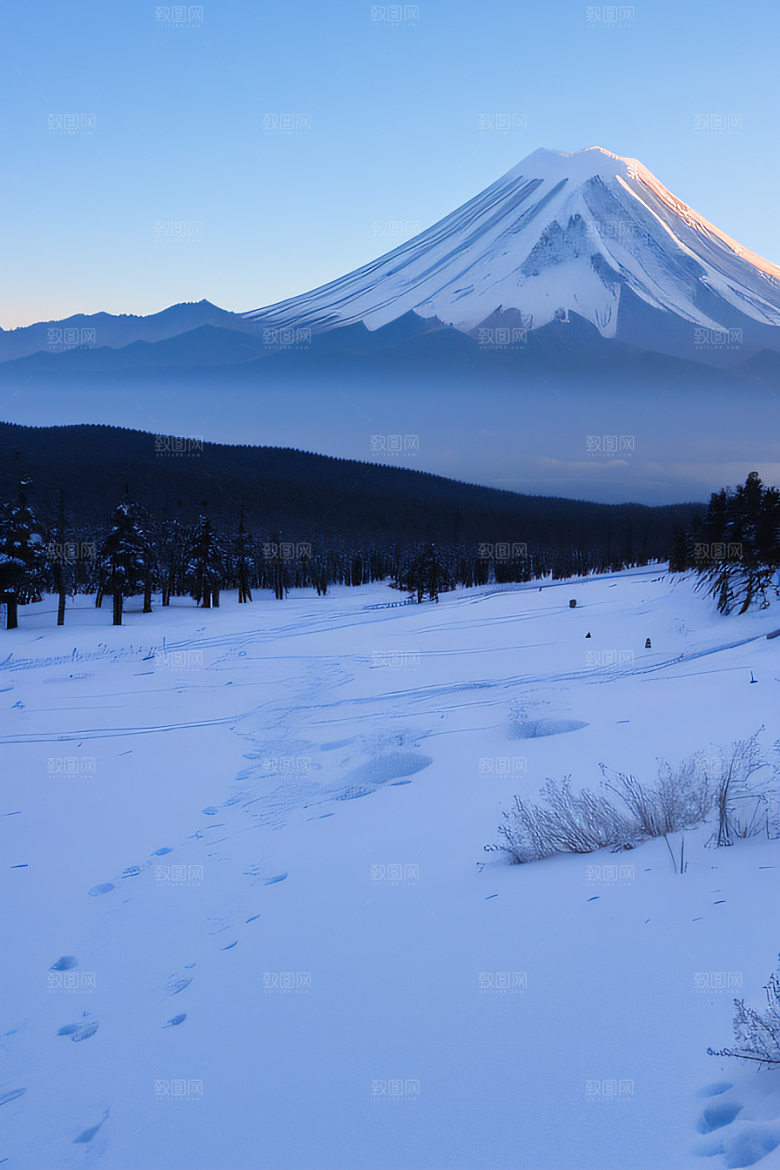 雪山两座神奇山峰的壮丽之旅