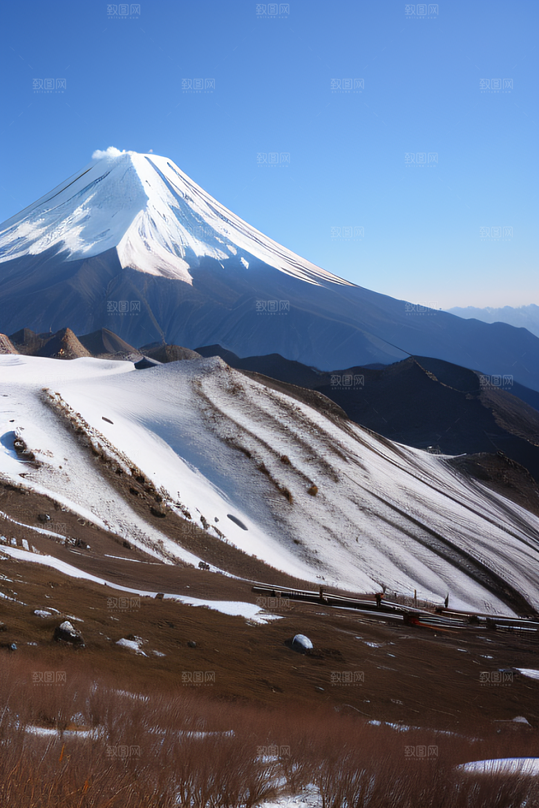 雪山两座神奇山峰的壮丽之旅