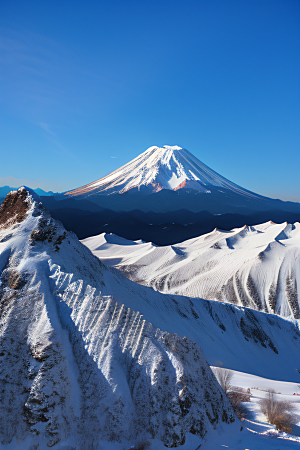 富士山与玉龙雪山两座神奇山峰的壮丽之旅