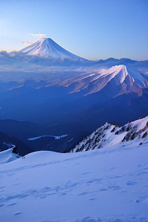 富士山与玉龙雪山两座神奇山峰的壮丽之旅