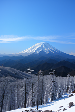 富士山与玉龙雪山两座壮丽山峰的迷人之旅