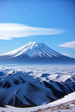 富士山与玉龙雪山两座壮丽山脉的震撼对比