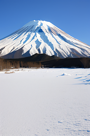 富士山与玉龙雪山两座壮丽山脉的震撼对比