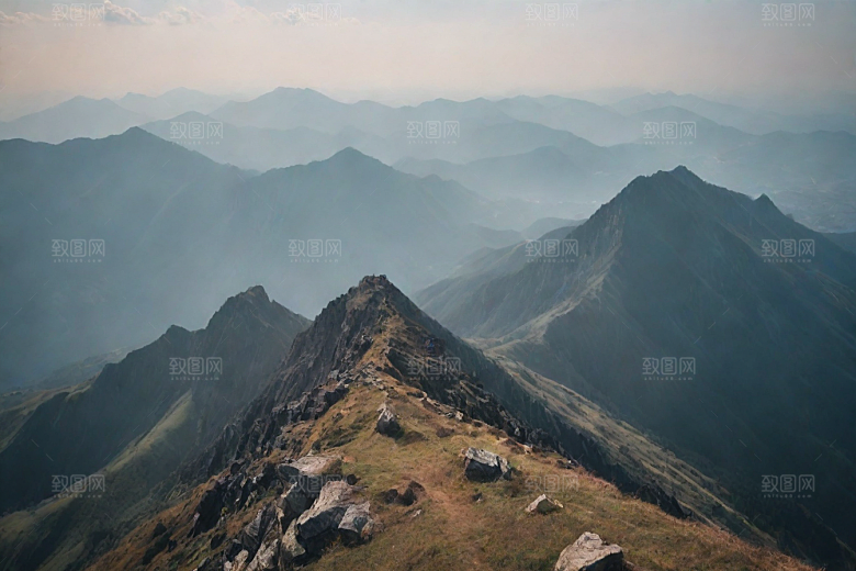 仙境般的云雾山顶风光