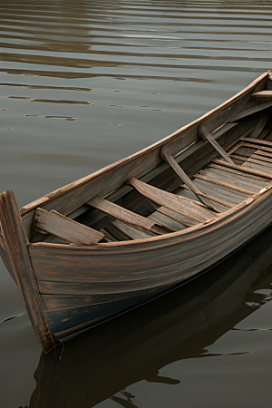 河上漂流木船的沉静之美