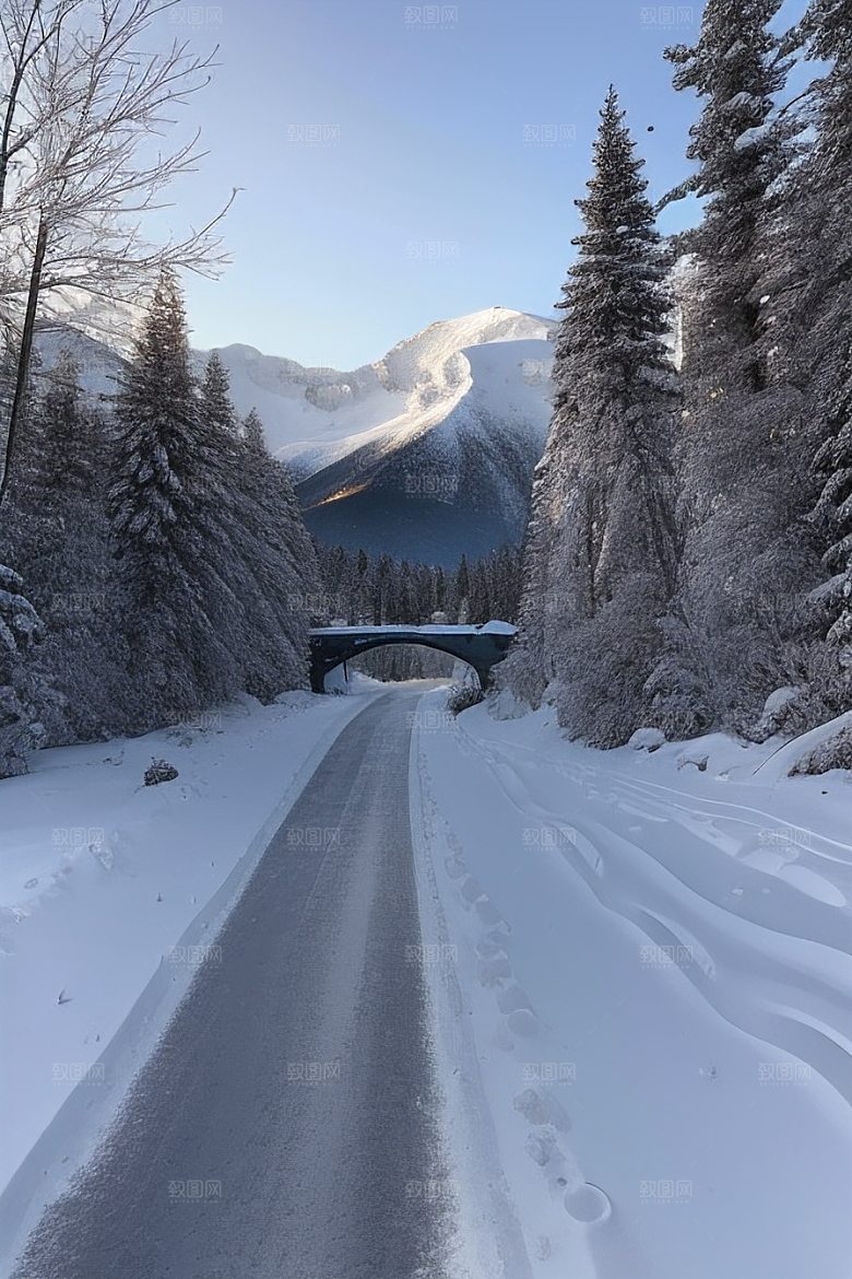 冰雪自由驾驶在雪山中的自由之旅