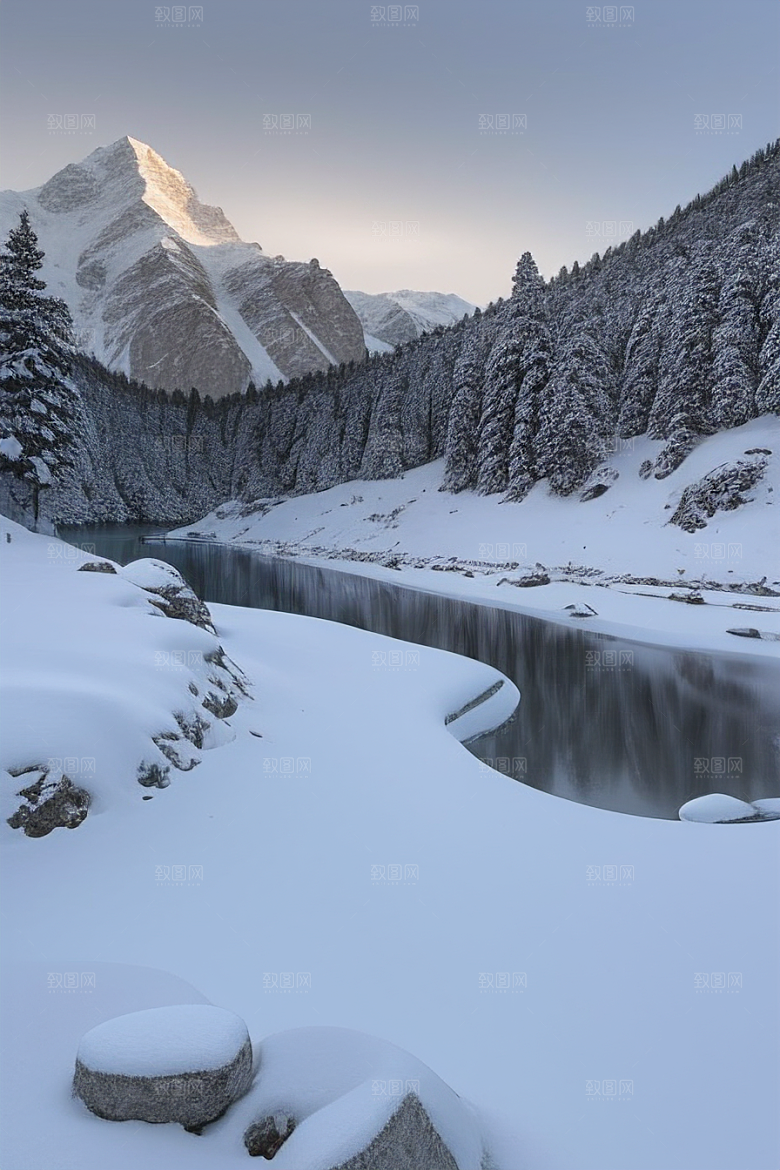 冰雪自由驾驶在雪山中的自由之旅