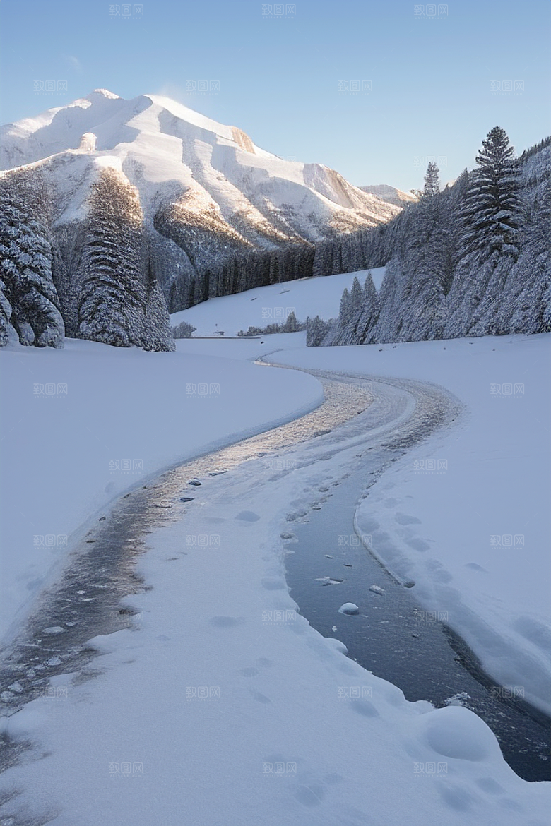 冰雪自由驾驶在雪山中的自由之旅