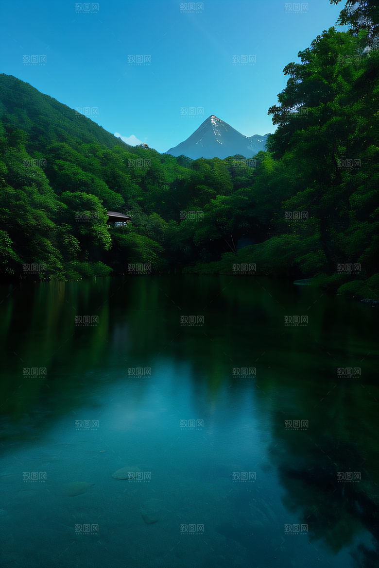 山脉倒映别墅与壮丽山峦的和谐