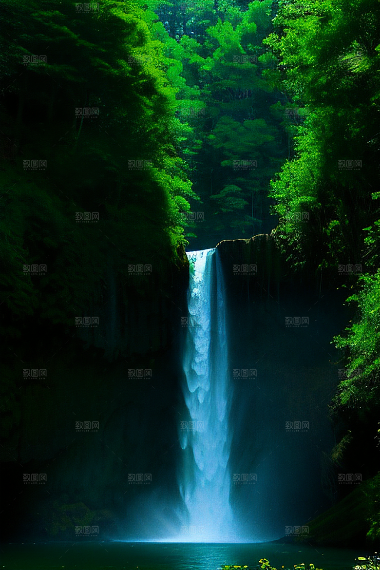 深绿色的大瀑布与湍急的河流