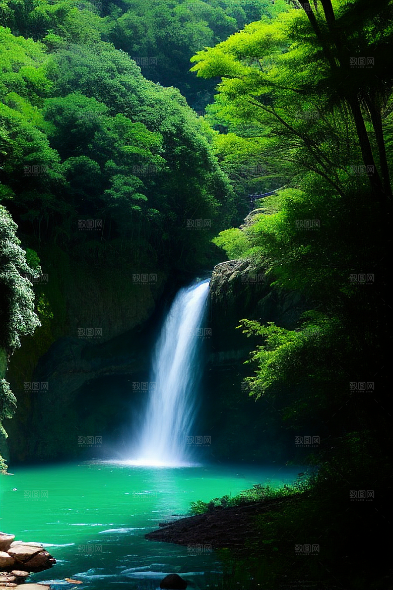 深绿色的大瀑布与湍急的河流