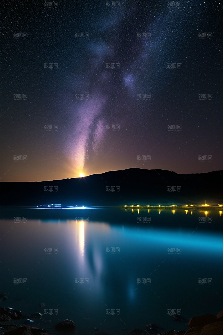 闪耀的金色爱之滩与夜空