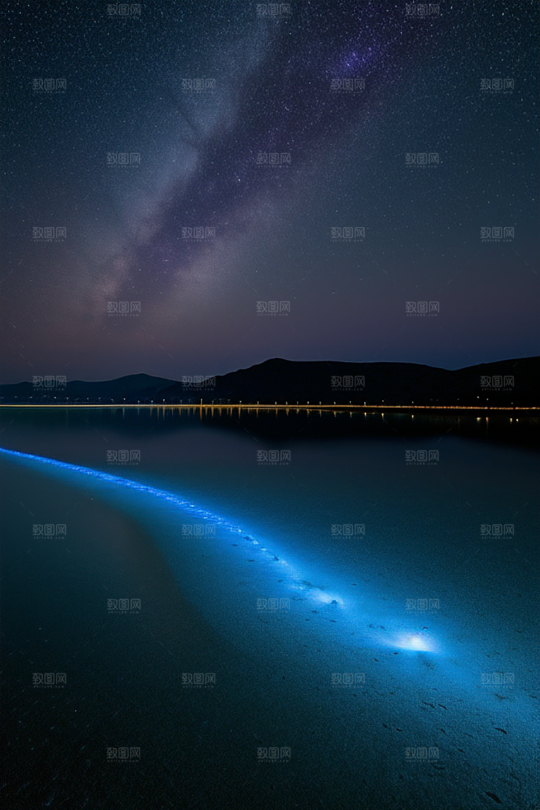 闪耀的金色爱之滩与夜空
