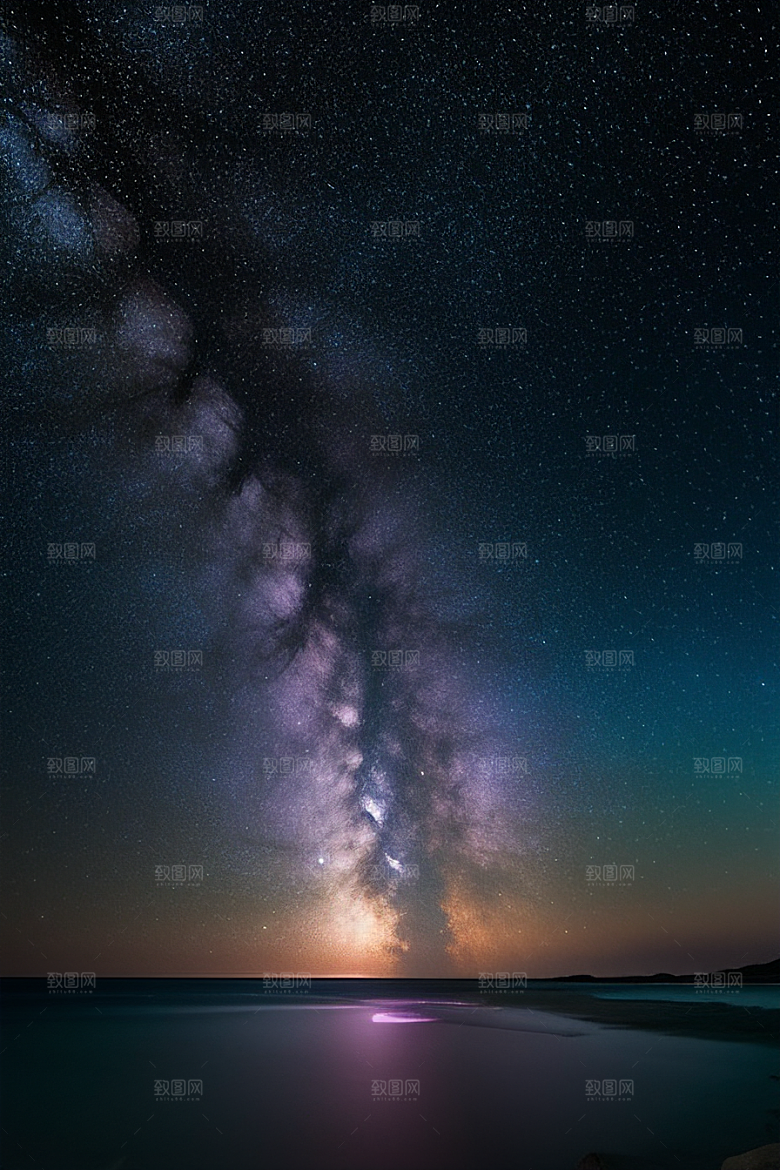 精灵荧光与闪烁星空的海滩