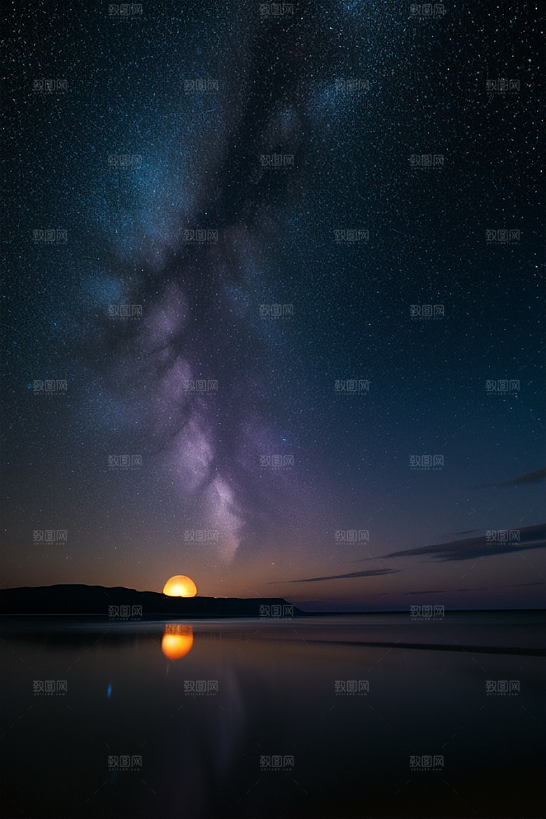 精灵荧光与闪烁星空的海滩