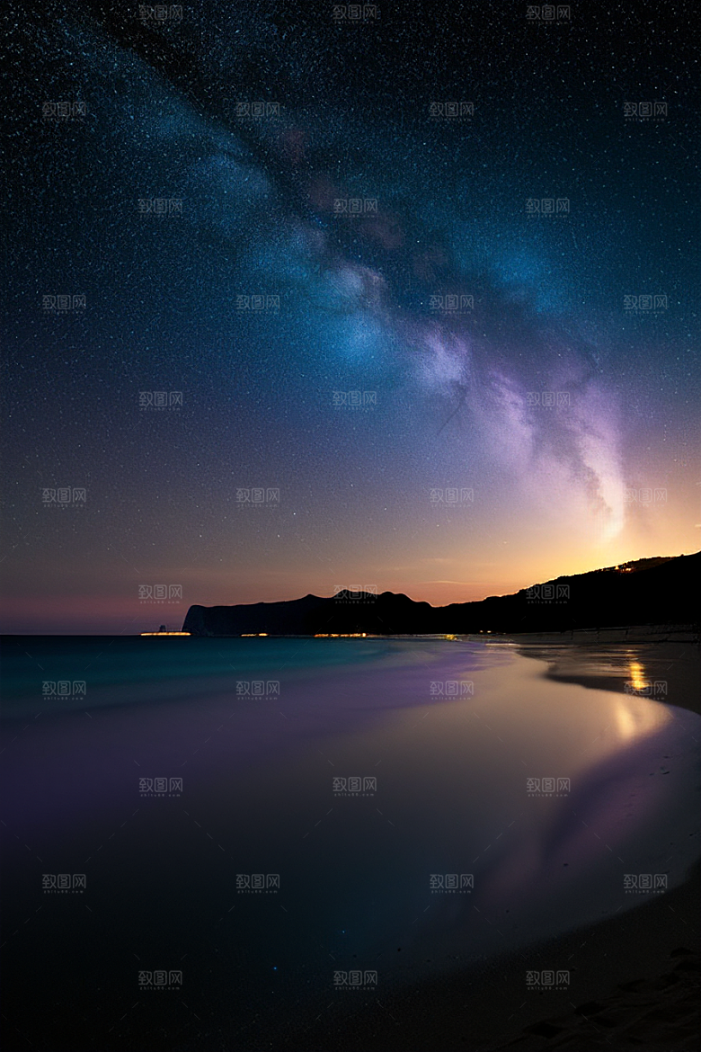 闪耀的金色爱之滩与夜空