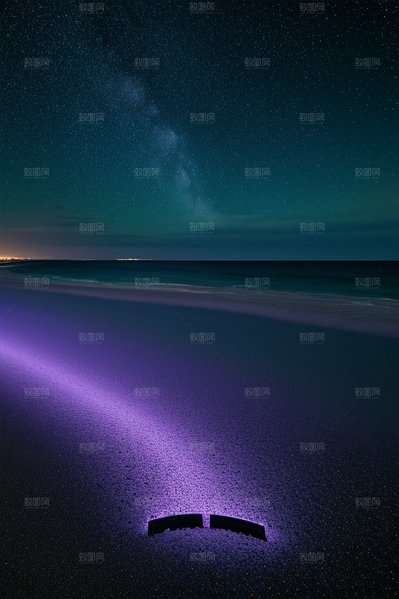 星光璀璨的夜空与浪漫之海