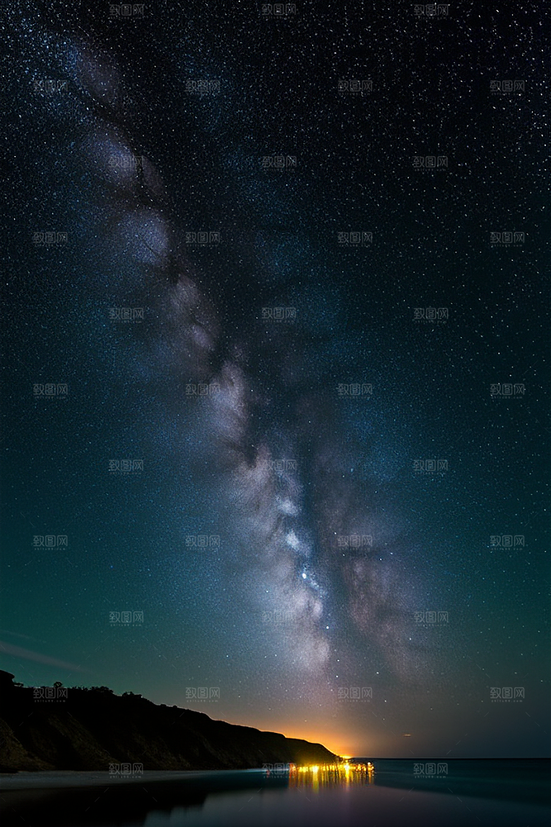 海洋中的荧光与绚丽星光