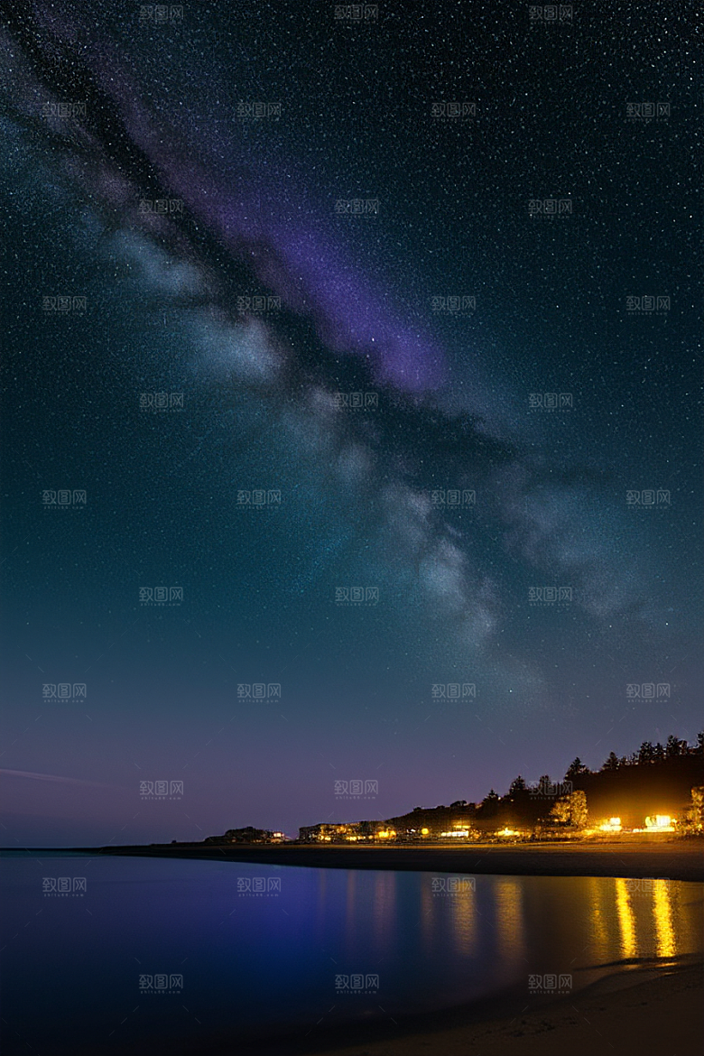 海洋中的荧光与绚丽星光