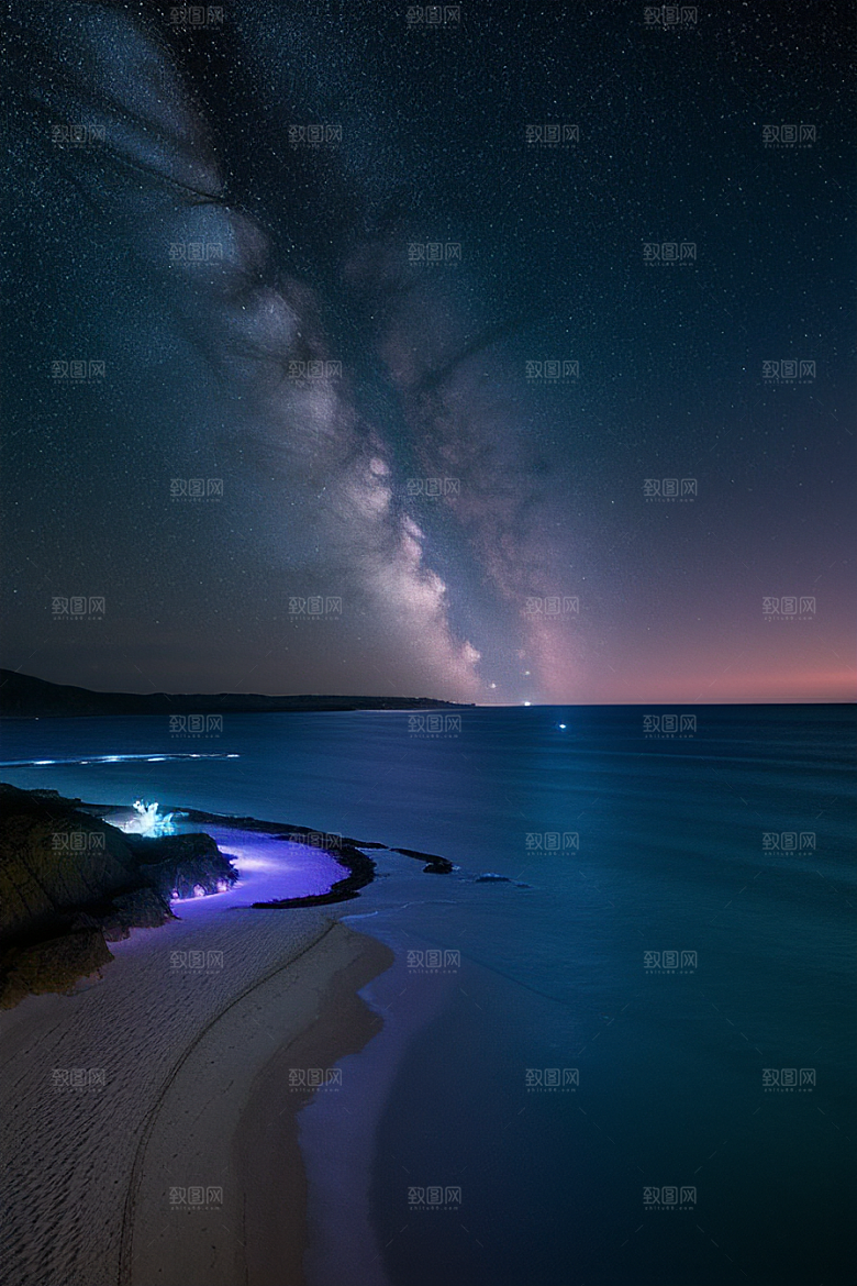 海洋中的荧光与绚丽星光