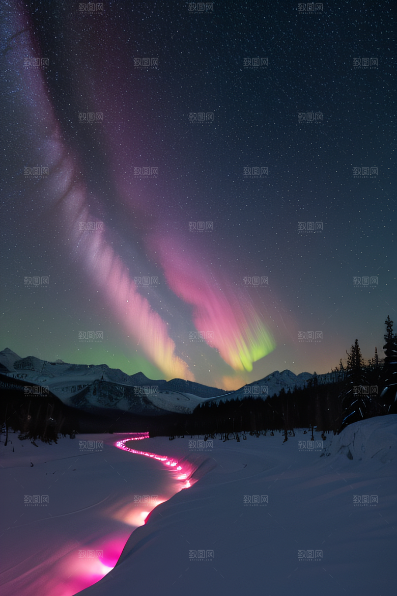 雪山下的粉色极光奇景