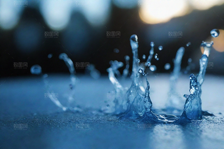 蓝色水花的美丽舞蹈