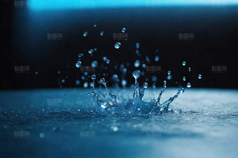 水中的蓝色涟漪图片