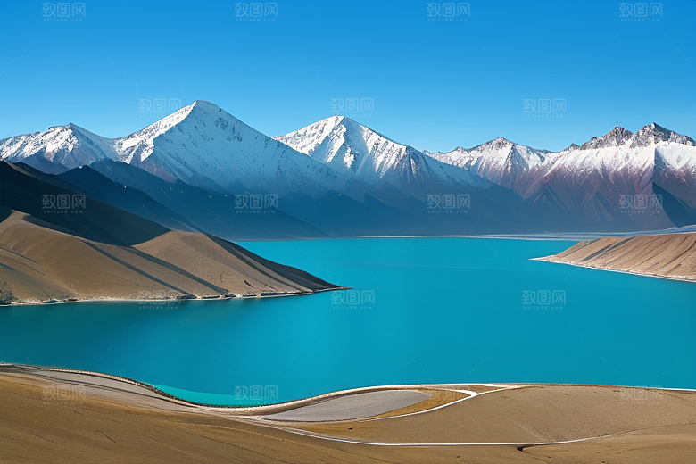 大美青海湖的雪山倒影