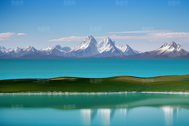 大美青海湖的雪山倒影
