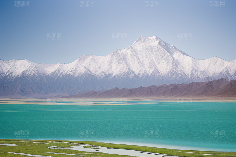 大美青海湖的湖水清澈
