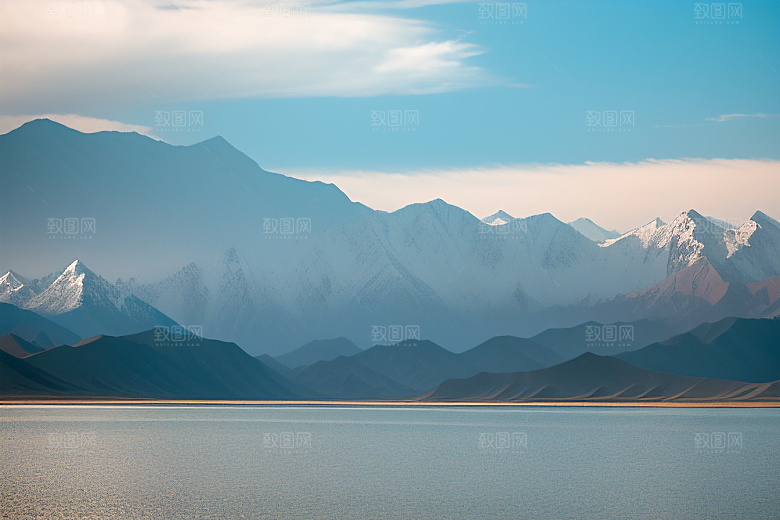 大美青海湖的湖水清澈
