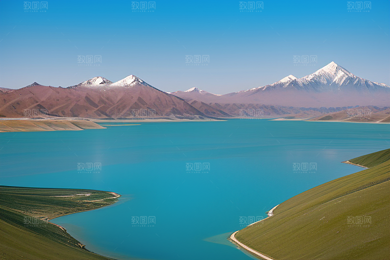 大美青海湖的湖水清澈