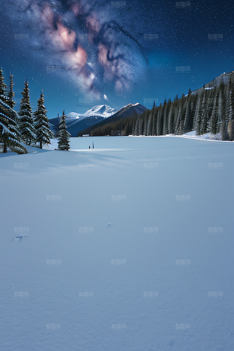 冰封湖泊神秘森林与雪山相映成趣