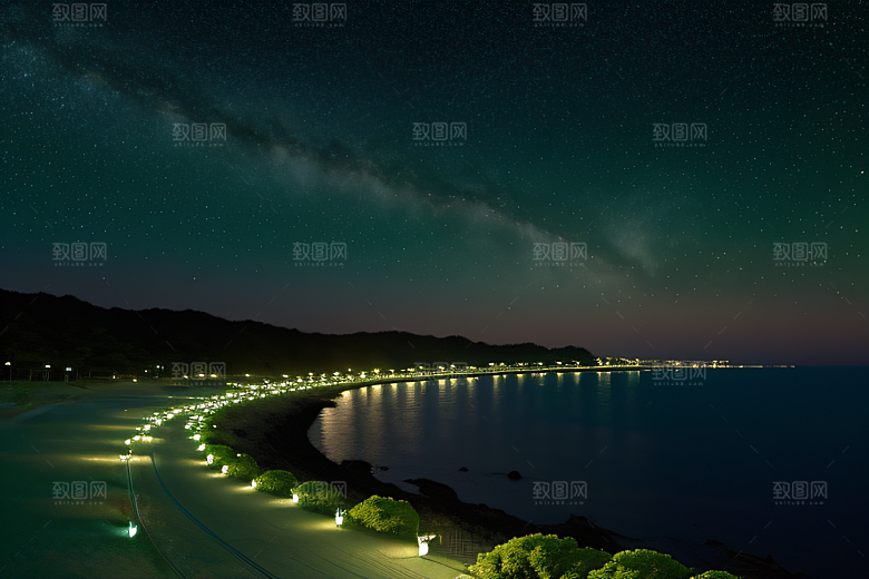 轻盈光珠星系海边美景