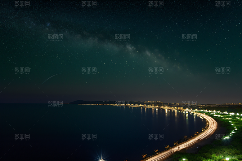 海上巨大弯月美景