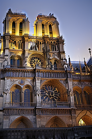 巴黎圣母院游客必访的文化遗产