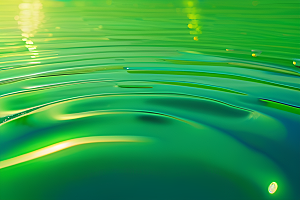 在水滴中绿色背景清新宜人